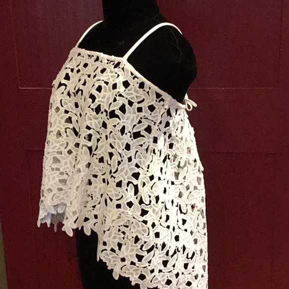 Delicate Cut-Out Top - NEW - Picture 1 of 6